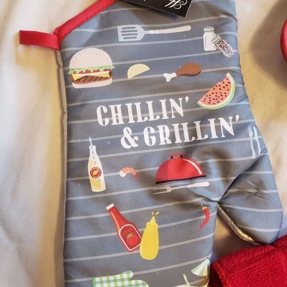 Chillin and Grillin oven mitt Barbecue kitchen set Red - Picture 3 of 5